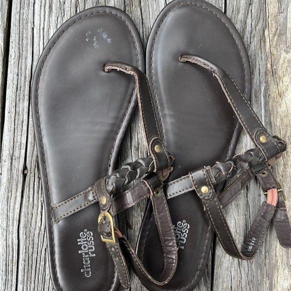 Sandals (size 6-8) - Picture 2 of 3